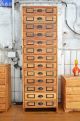 Schubladenschrank aus Holz
