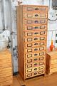 Schubladenschrank aus Holz