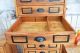 Schubladenschrank aus Holz