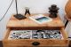 Planschrank mit schwarzen Muschelgriffen