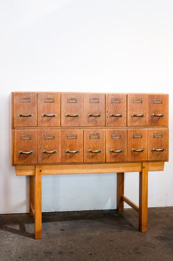 Karteikartenschrank restauriert
