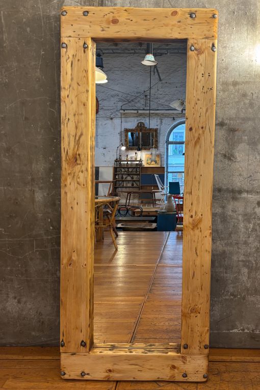 Großer Stand oder Hängespiegel