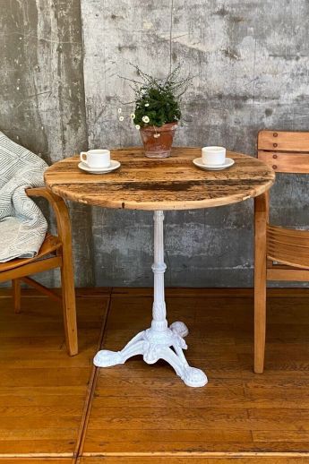 Vintage Tisch mit Gussfuß & Massivholzplatte