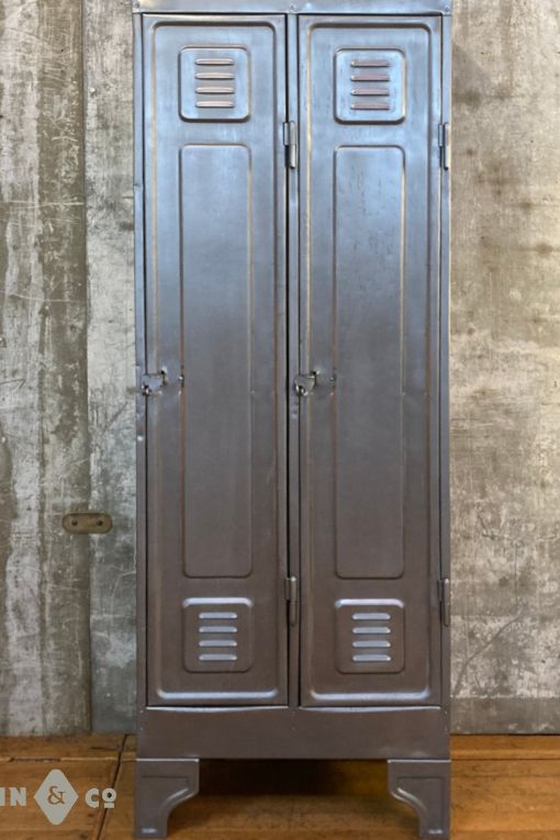 Eiserner Schrank geschlossen