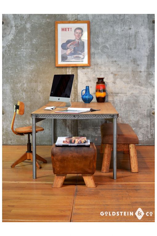 Gusseiserner Esstisch MoodShot1