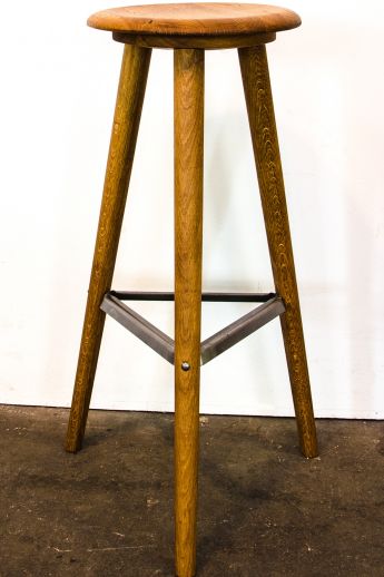 Der sehr hohe Werkstatthocker