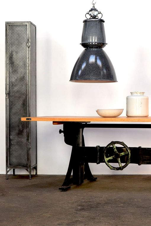 Große tschechische Emailleleuchte