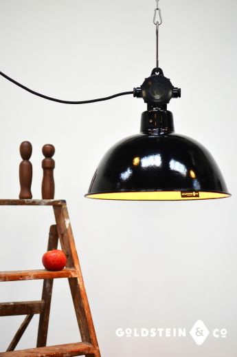 Grosse schwarze Emailleleuchte 