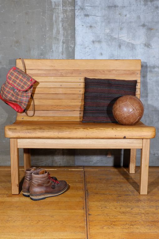 Restaurierte S-Bahn Bank