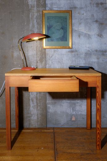 Kleiner Schreibtisch aus der Schweiz | 1950er