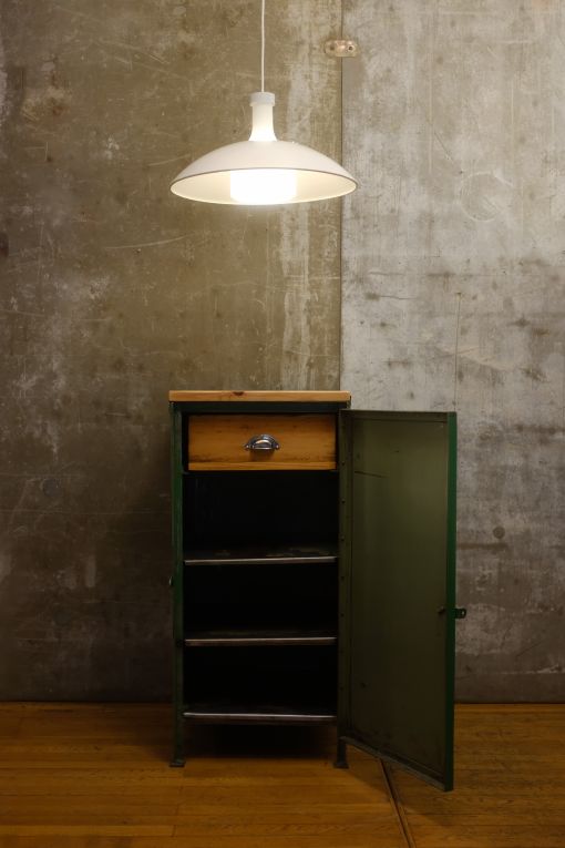 Grüner Werkzeugschrank